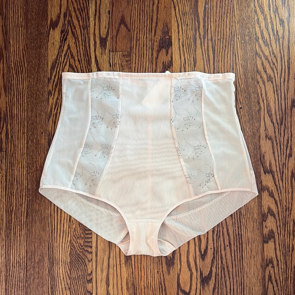 Elegant Cream Shapewear by [Brand]